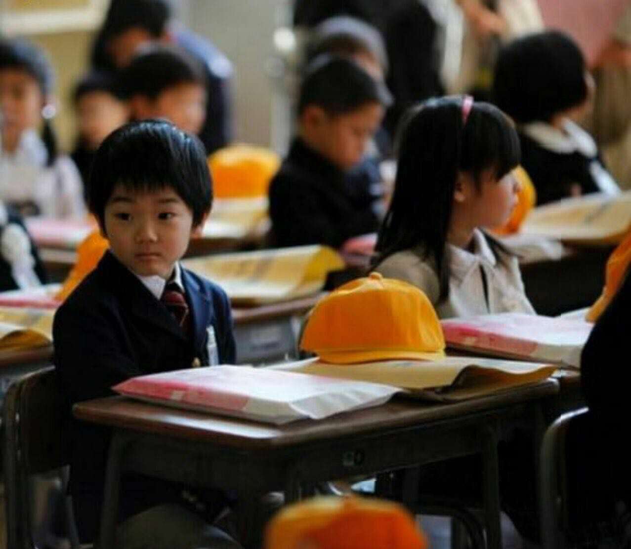 دانش آموزان ژاپنى تا کلاس چهارم هیچ امتحانى نمى دهند و فقط به یادگیرى عادات و رفتارهاى اجتماعى مى پردازند.